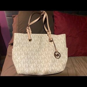 Michael Kors Cream Purse 100% Authentic.